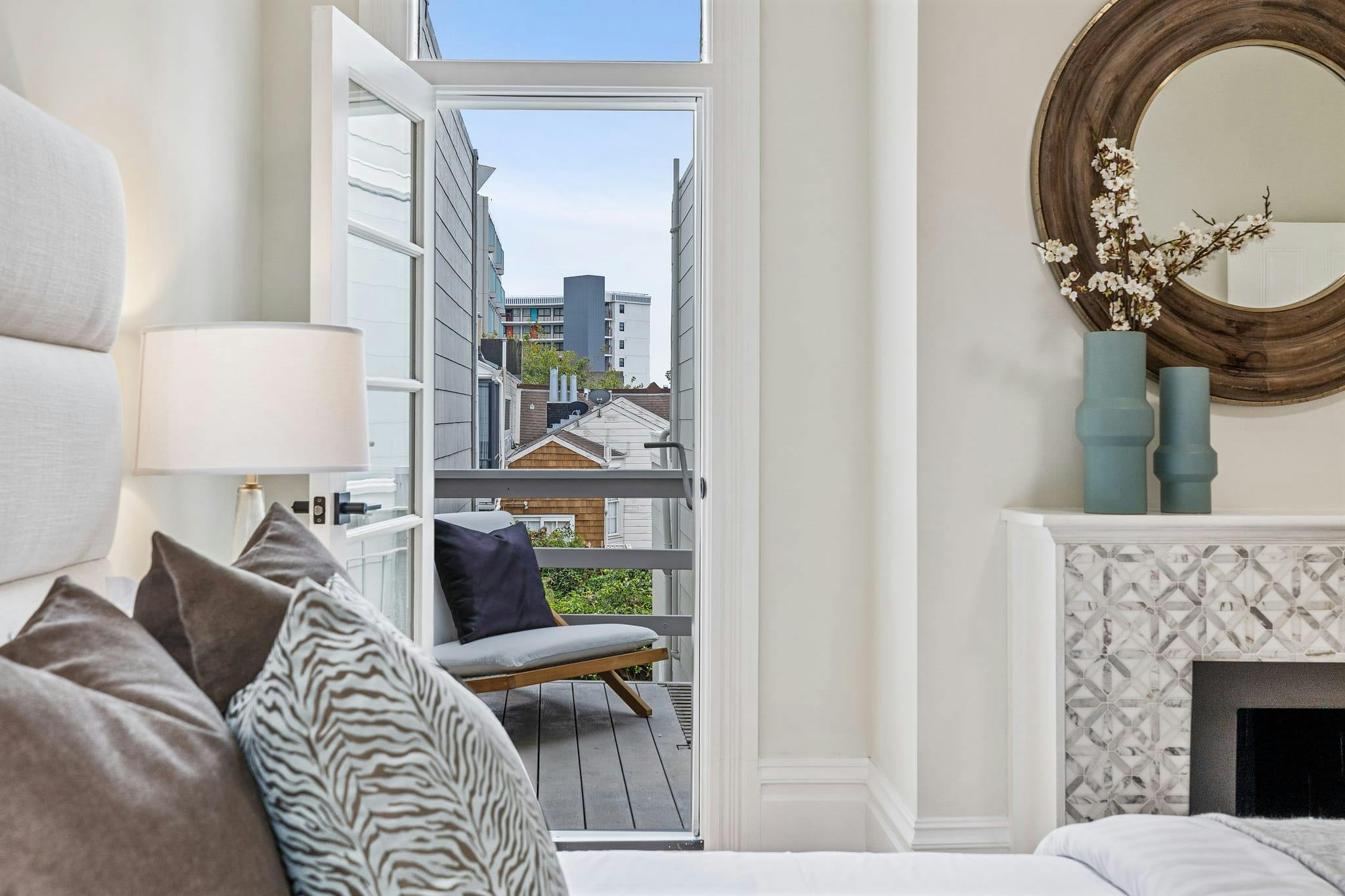 Meridith-Baer-Home-Pacific-Heights-Victorian-Transitional-Bedroom